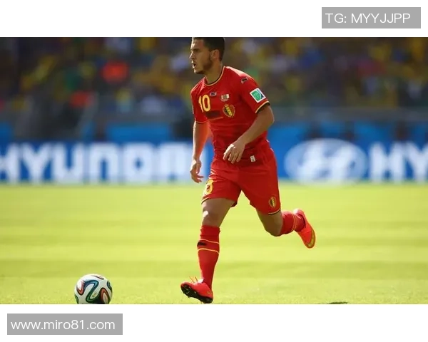 足球明星风采尽显的酷炫图片合集让你领略球场魅力与时尚风范 足球明星风采尽显的酷炫图片合集让你领略球场魅力与时尚风范