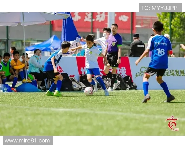 足球明星网课助你提升球技与战术理解,开启你的足球梦想之旅 足球明星网课助你提升球技与战术理解,开启你的足球梦想之旅